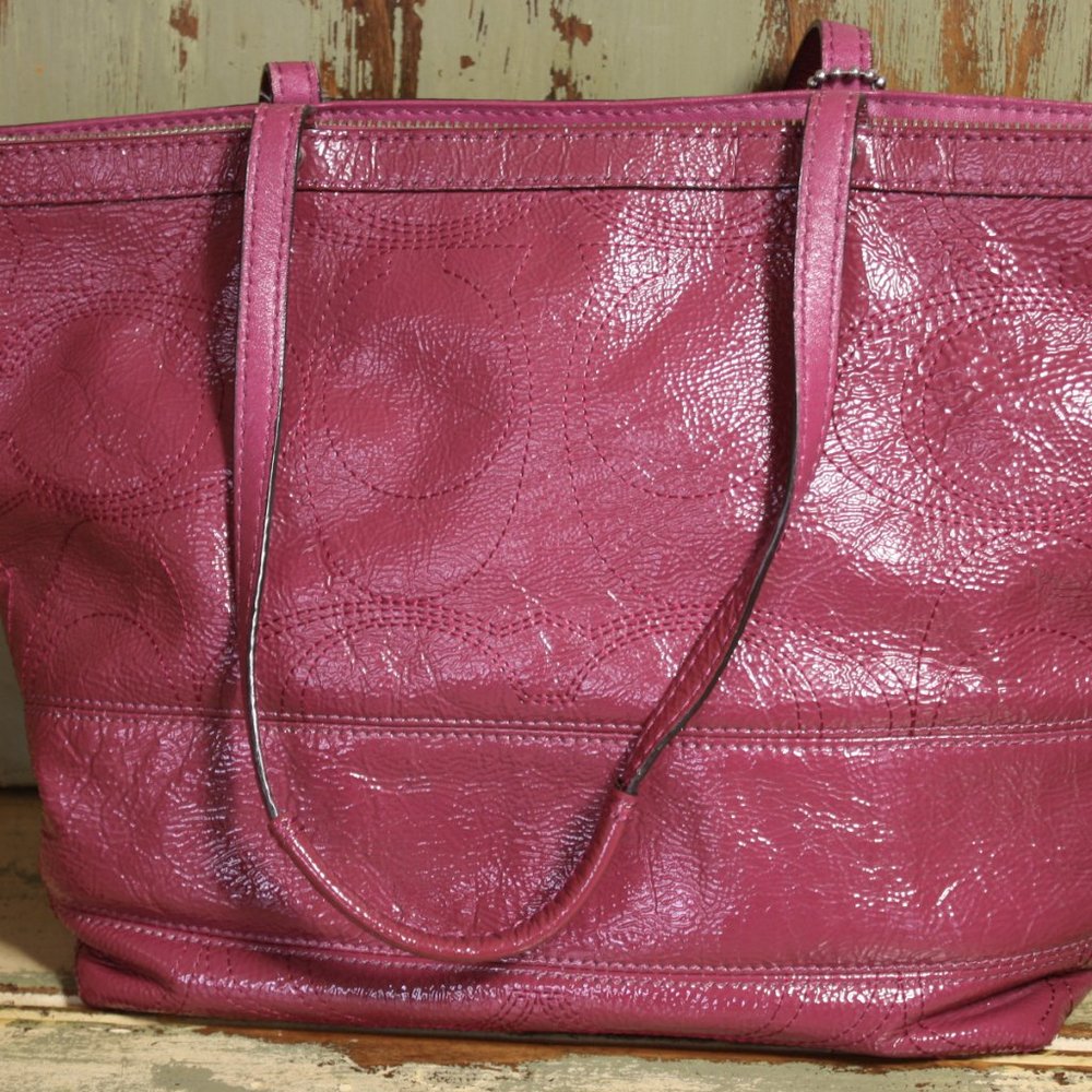 Coach patent leather fuchsia bag - Picture 2 of 6